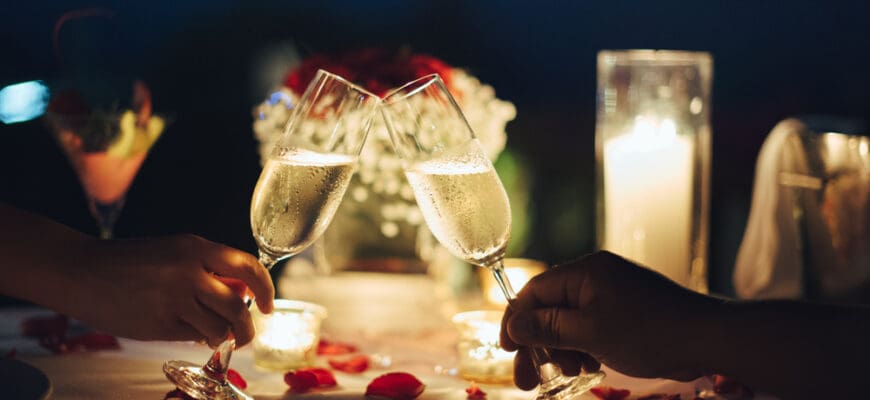 Romantic,Candlelight,Dinner,For,Couple,Table,Setup,At,Night.,Man